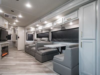 2026 Fleetwood Bounder - Photo 8