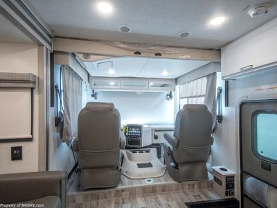 2026 Thor Motor Coach Hurricane - Photo 4