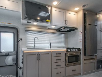 2026 Thor Motor Coach Quantum Sprinter — photo 12 view