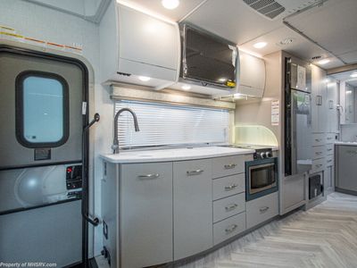 2026 Thor Motor Coach Tiburon — photo 10 view