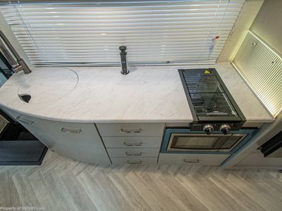 2026 Thor Motor Coach Tiburon — photo 14 view