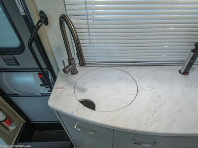 2026 Thor Motor Coach Tiburon — photo 15 view