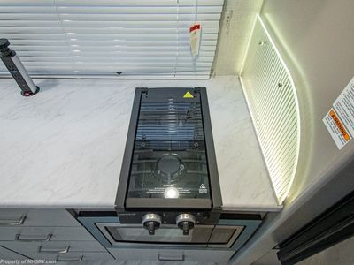 2026 Thor Motor Coach Tiburon — photo 17 view