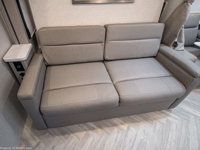 2026 Thor Motor Coach Tiburon — photo 21 view