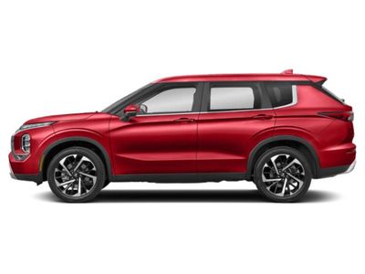 2024 Mitsubishi Outlander — front three-quarter view