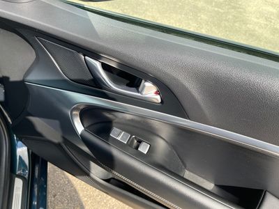 2025 Genesis G70 - Photo 21