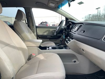 2016 Kia Sedona - Photo 15