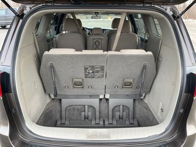 2016 Kia Sedona - Photo 17