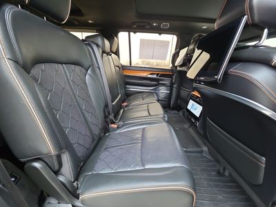 2022 Jeep Grand Wagoneer - Photo 14
