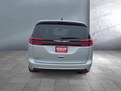 2024 Chrysler Pacifica — detail view