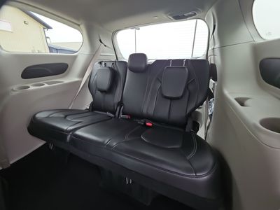 2024 Chrysler Pacifica — photo 24 view