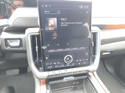 2025 GMC Yukon — photo 11 view
