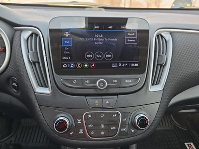 2024 Chevrolet Malibu — photo 11 view