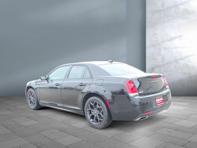 2023 Chrysler 300 - Photo 4