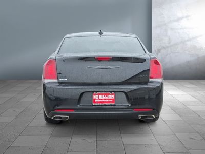 2023 Chrysler 300 - Photo 5