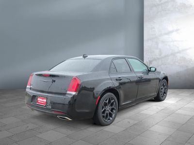 2023 Chrysler 300 - Photo 6