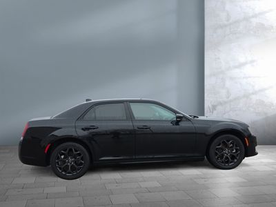 2023 Chrysler 300 - Photo 7