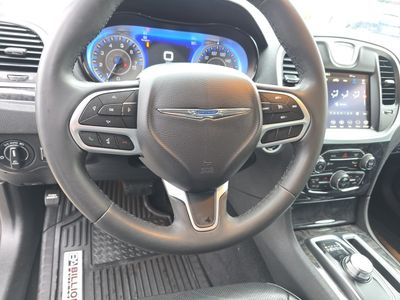 2023 Chrysler 300 - Photo 12