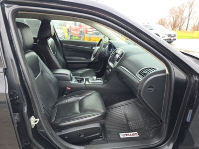 2023 Chrysler 300 - Photo 15