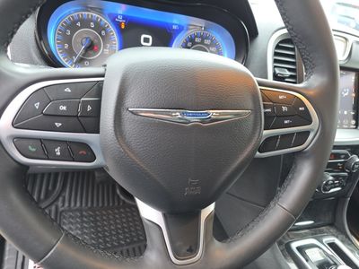 2023 Chrysler 300 - Photo 19