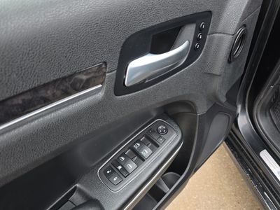 2023 Chrysler 300 - Photo 20
