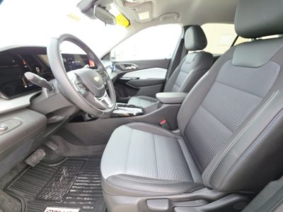 2025 Chevrolet Trax — photo 9 view