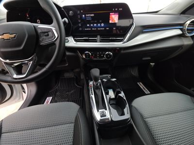 2025 Chevrolet Trax — photo 13 view