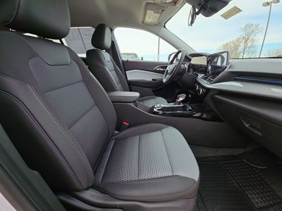 2025 Chevrolet Trax — photo 15 view