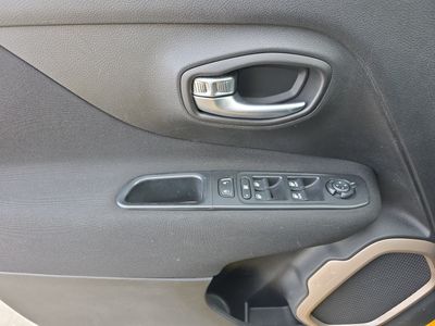 2017 Jeep Renegade - Photo 20
