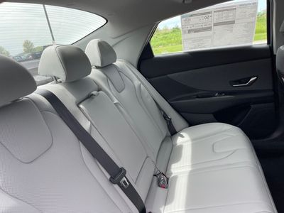 2025 Hyundai Elantra Hybrid - Photo 11