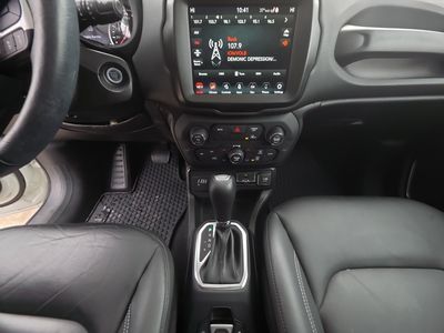 2023 Jeep Renegade - Photo 13