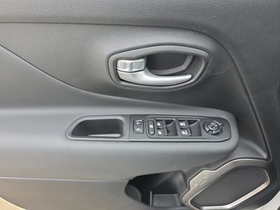 2023 Jeep Renegade - Photo 20