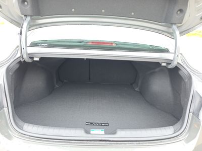 2026 Hyundai Elantra — photo 17 view