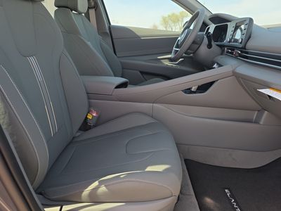 2026 Hyundai Elantra - Photo 15