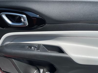 2024 Jeep Compass - Photo 12