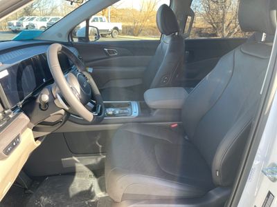 2026 Kia Carnival Hybrid - Photo 9