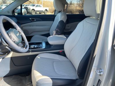 2026 Kia Carnival Hybrid - Photo 9