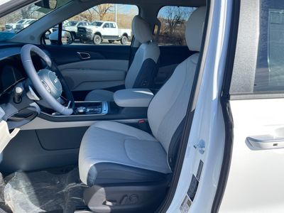 2026 Kia Carnival Hybrid — photo 9 view