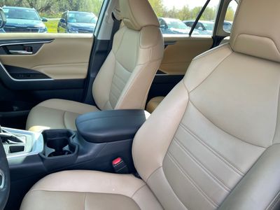 2021 Toyota RAV4 - Photo 9
