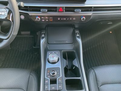 2026 Kia Sorento Hybrid - Photo 13