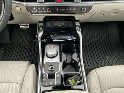 2026 Kia Sorento Hybrid - Photo 13
