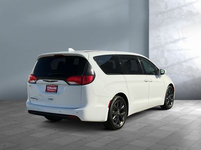 2019 Chrysler Pacifica - Photo 6