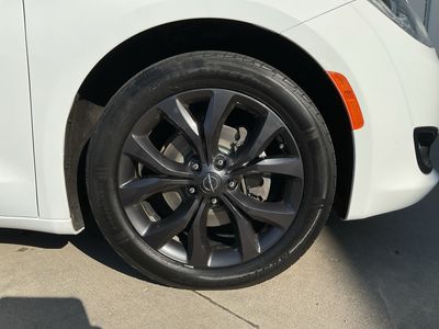 2019 Chrysler Pacifica - Photo 16