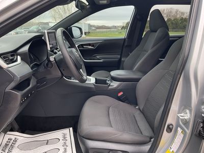 2025 Toyota RAV4 - Photo 9