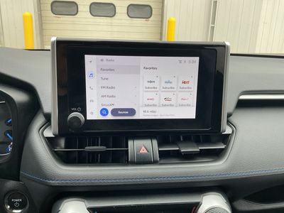 2025 Toyota RAV4 - Photo 11