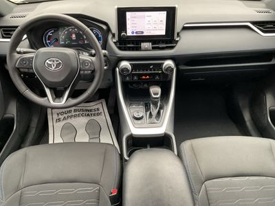 2025 Toyota RAV4 - Photo 12