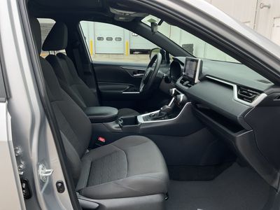 2025 Toyota RAV4 - Photo 15