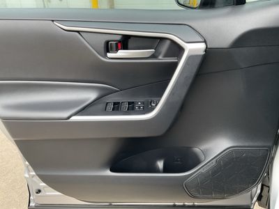 2025 Toyota RAV4 - Photo 20
