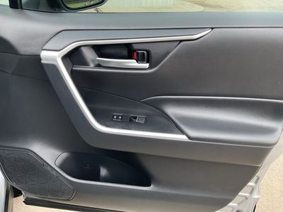 2025 Toyota RAV4 - Photo 21