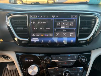 2024 Chrysler Pacifica - Photo 11